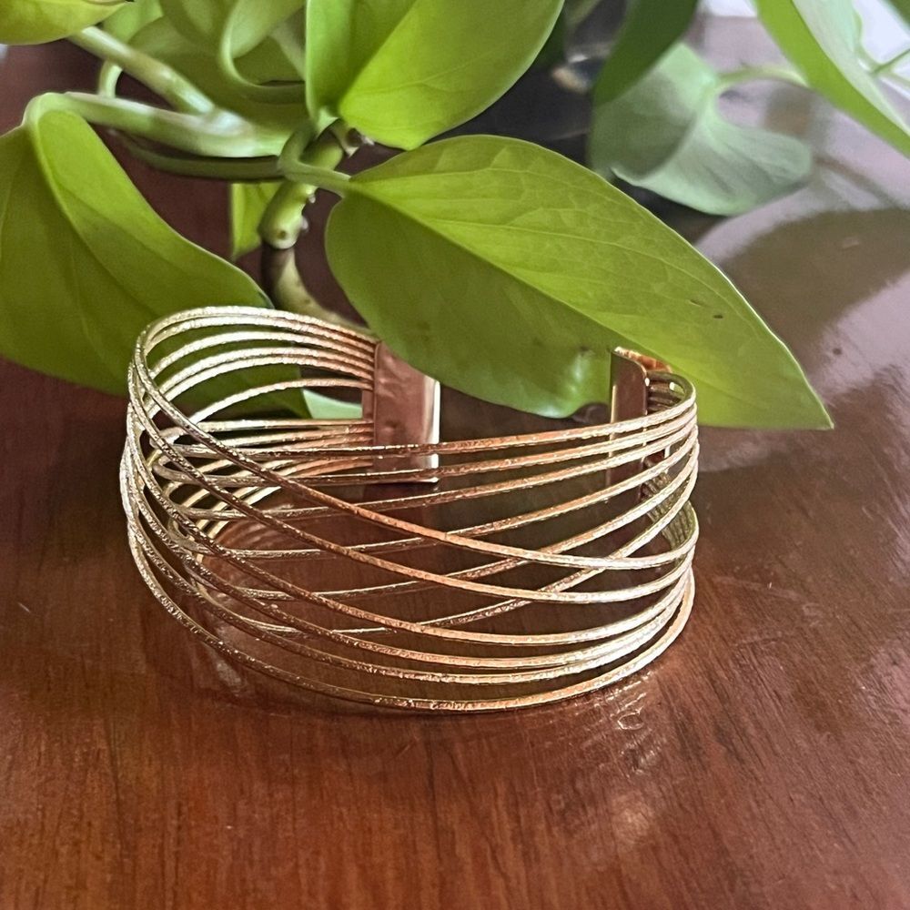 Stylish & Classic Twisted Open-End Gold Bangle
